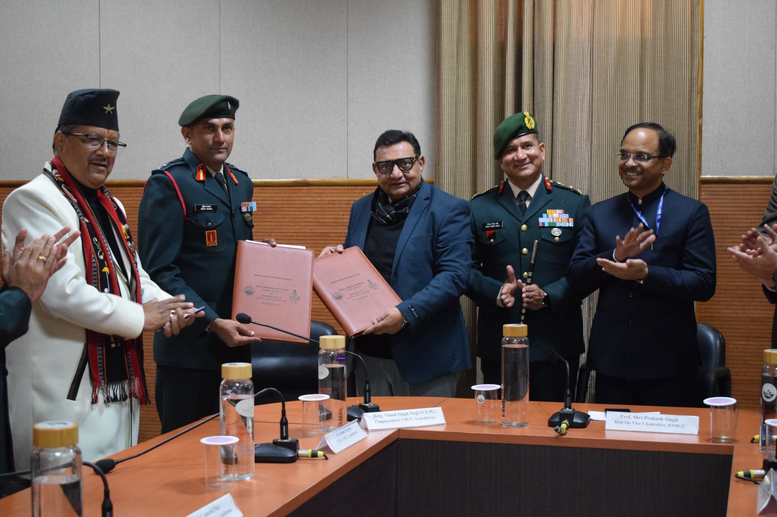 ढ़वाल राइफल्स रेजीमेंटल सेंटर लैंसडाउन के अग्निवीर अब हेमवती नंदन बहुगुणा गढ़वाल केंद्रीय विश्वविद्यालय से डिग्री हासिल करेंगे।