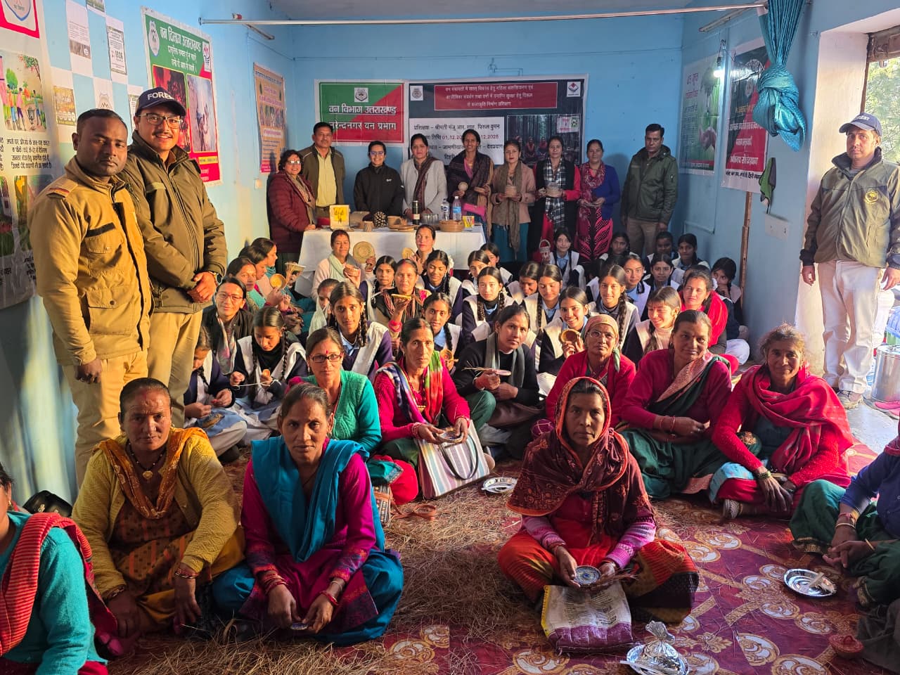 स्थानीय ग्रामीण महिलाओं, स्वयं सहायता समूहों तथा विद्यालयी छात्राओं के लिए पिरूल (चीड़ की सूखी पत्तियों) से कलाकृतियाँ एवं हस्तशिल्प उत्पाद निर्माण विषय पर तीन दिवसीय प्रशिक्षण कार्यशाला का आयोजन जामणीखाल में किया गया।