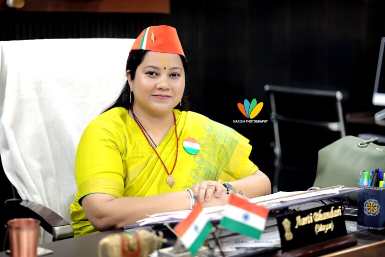 मेयर भंडारी ने कहा कि सोलर सिटी परियोजना न सिर्फ बिजली बिलों में कमी लाएगी, बल्कि शहर को पर्यावरणीय दृष्टि से भी सुरक्षित और उन्नत बनाएगी