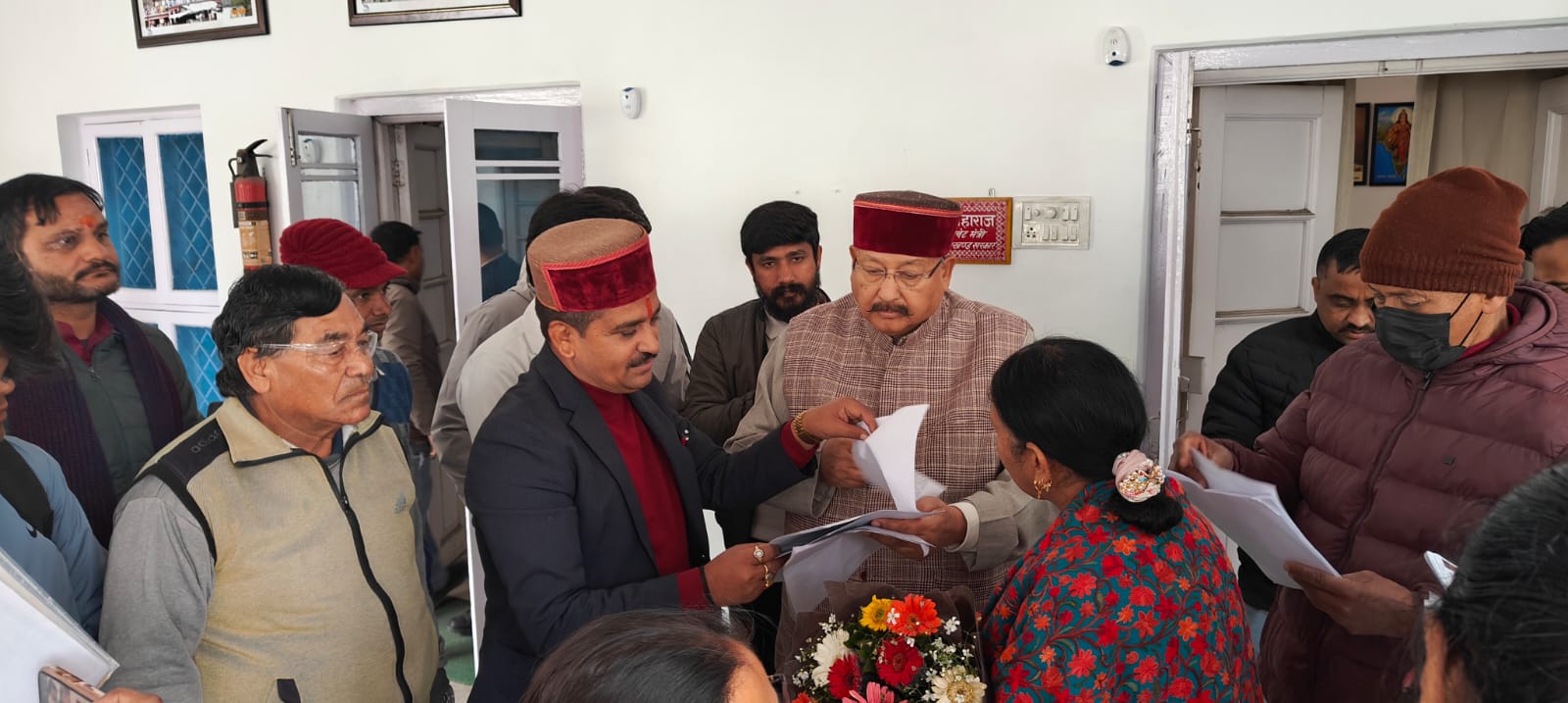 देश के पर्यटन, लोक निर्माण, सिंचाई, पंचायतीराज, ग्रामीण निर्माण, जलागम, धर्मस्व एवं संस्कृति मंत्री सतपाल महाराज ने जनप्रतिनिधियों एवं विभिन्न क्षेत्रों से आए लोगों की समस्याओं को सुनकर मौके पर ही उनका निस्तारण किया।