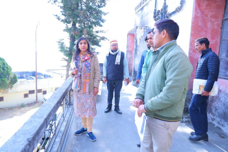 नैनीडांडा दौरे में प्रशासनिक व्यवस्था और बागवानी विकास पर फोकस, जिलाधिकारी ने किया स्थलीय निरीक्षण