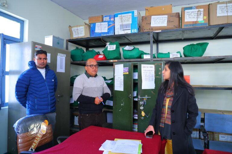 रिकॉर्ड प्रबंधन, पटवारी व्यवस्था और न्यायिक प्रक्रिया की समीक्षा, वादों के समयबद्ध निस्तारण पर जिलाधिकारी का जोर