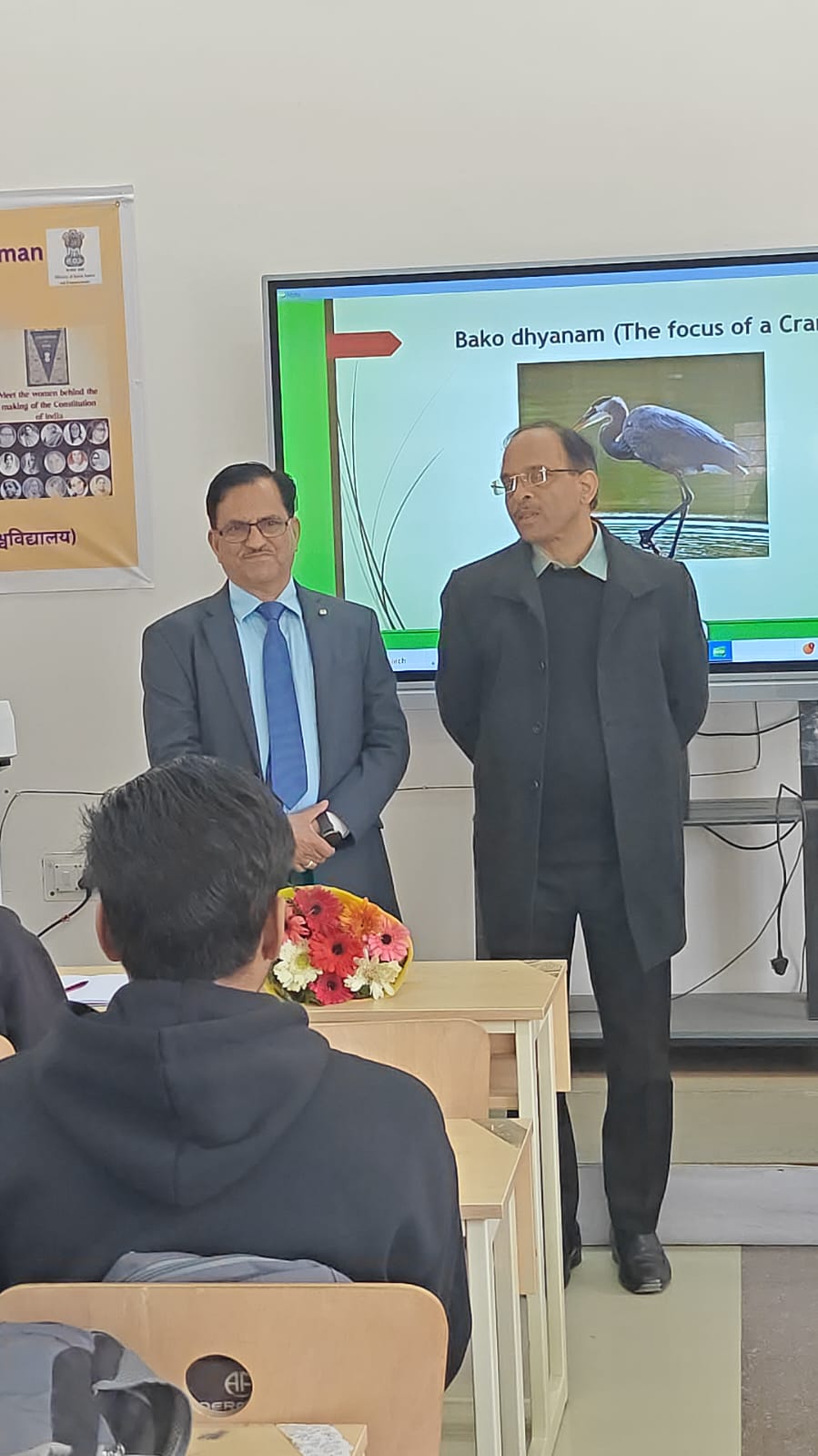 प्रो. श्रीप्रकाश सिंह, कुलपति, हेमवती नंदन बहुगुणा गढ़वाल विश्वविद्यालय द्वारा डॉ. अम्बेडकर उत्कृष्टता केंद्र, हेमवती नंदन बहुगुणा गढ़वाल विश्वविद्यालय में छात्र छात्राओं के बीच अपनी बात रखी और उनको प्रेरित किया। कुलपति महोदय ने डॉ अम्बेडकर उत्कृष्टता केंद्र में अध्ययनरत छात्र-छात्राओं से संवाद करते हुए उन्हें लक्ष्य-निर्धारण, अनुशासन और सतत परिश्रम के महत्व से अवगत कराया। उन्होंने विद्यार्थियों को आत्मविश्वास के साथ आगे बढ़ते हुए अपने सपनों को साकार करने के लिए प्रेरित किया।