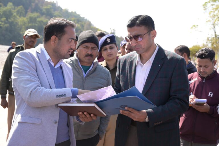 नगर निगम एवं जल संस्थान द्वारा क्षेत्र की 02 नालियों की गई टेपिंग