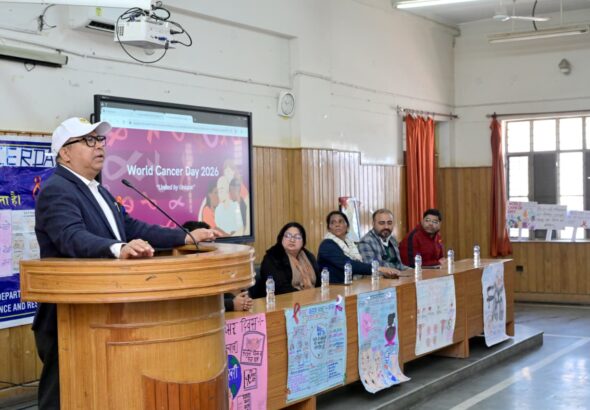 विश्व कैंसर दिवस पर मेडिकल कॉलेज के छात्रों का जन-जागरूकता अभियान