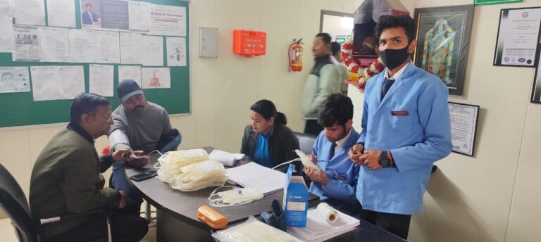 बेस अस्पताल के ब्लड बैंक द्वारा रित्विक कंपनी में विशाल रक्तदान शिविर का आयोजन, 51 यूनिट रक्त संग्रहित