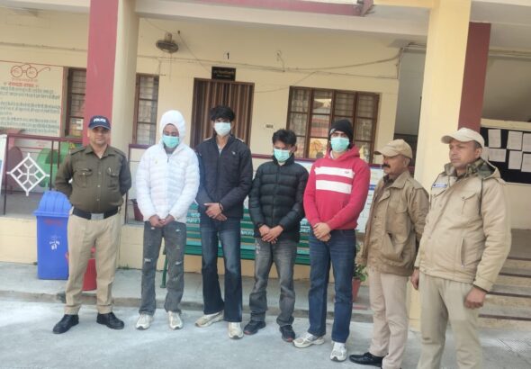 सार्वजनिक शांति भंग करने वालों पर श्रीनगर पुलिस ने चालकों पर की कड़ी कार्रवाई।