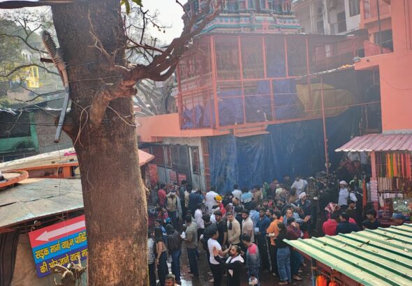 मंदिर परिसर में सुदृढ़ सुरक्षा व्यवस्थाओं के बीच पूर्ण सतर्कता के साथ सुगम दर्शन प्रक्रिया संचालित की जा रही है
