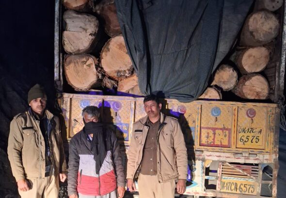 पौड़ी पुलिस की सतर्क निगरानी और नियमित चेकिंग का असर, अवैध परिवहन पर लगाया अंकुश।