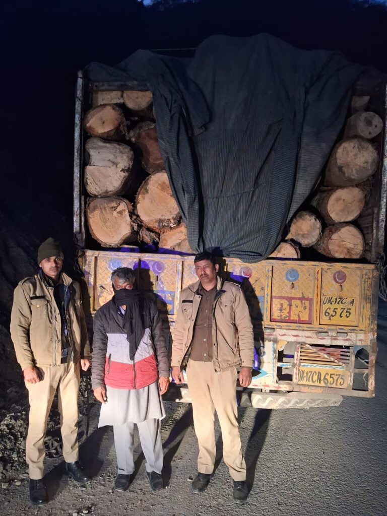 पौड़ी पुलिस की सतर्क निगरानी और नियमित चेकिंग का असर, अवैध परिवहन पर लगाया अंकुश।