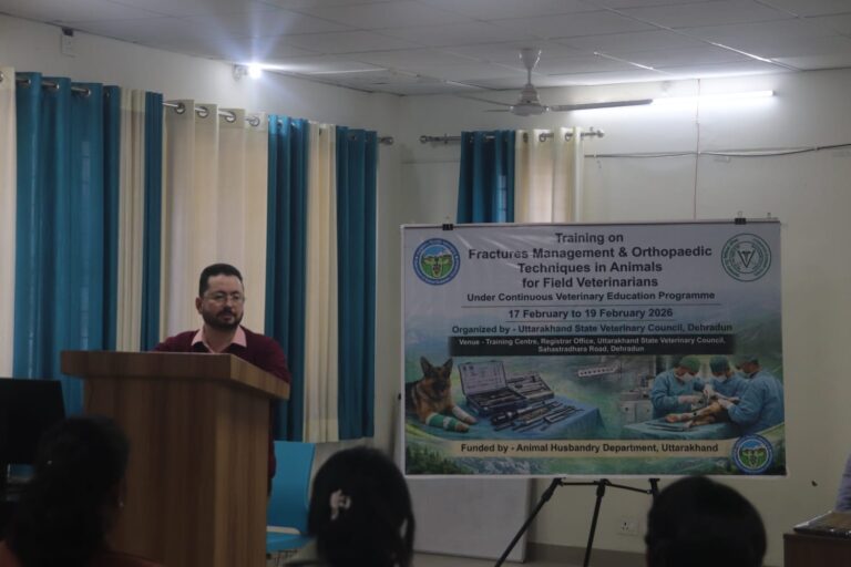 पशुचिकित्सा विज्ञान के बदलते परिदृश्य को दृष्टिगत रखते हुए पशुपालन विभाग के पशुचिकित्साधिकारियों के कौशल विकास हेतु उत्तराखण्ड राज्य पशुचिकित्सा परिषद द्वारा मंगलवार, 17 फरवरी को पशुपालन विभाग में कार्यरत 20 पशुचिकित्साधिकारियों के लिए तीन दिवसीय प्रशिक्षण कार्यक्रम “Fractures Management & Orthopaedic Techniques in Animals for Field Veterinarian” का आयोजन किया गया।