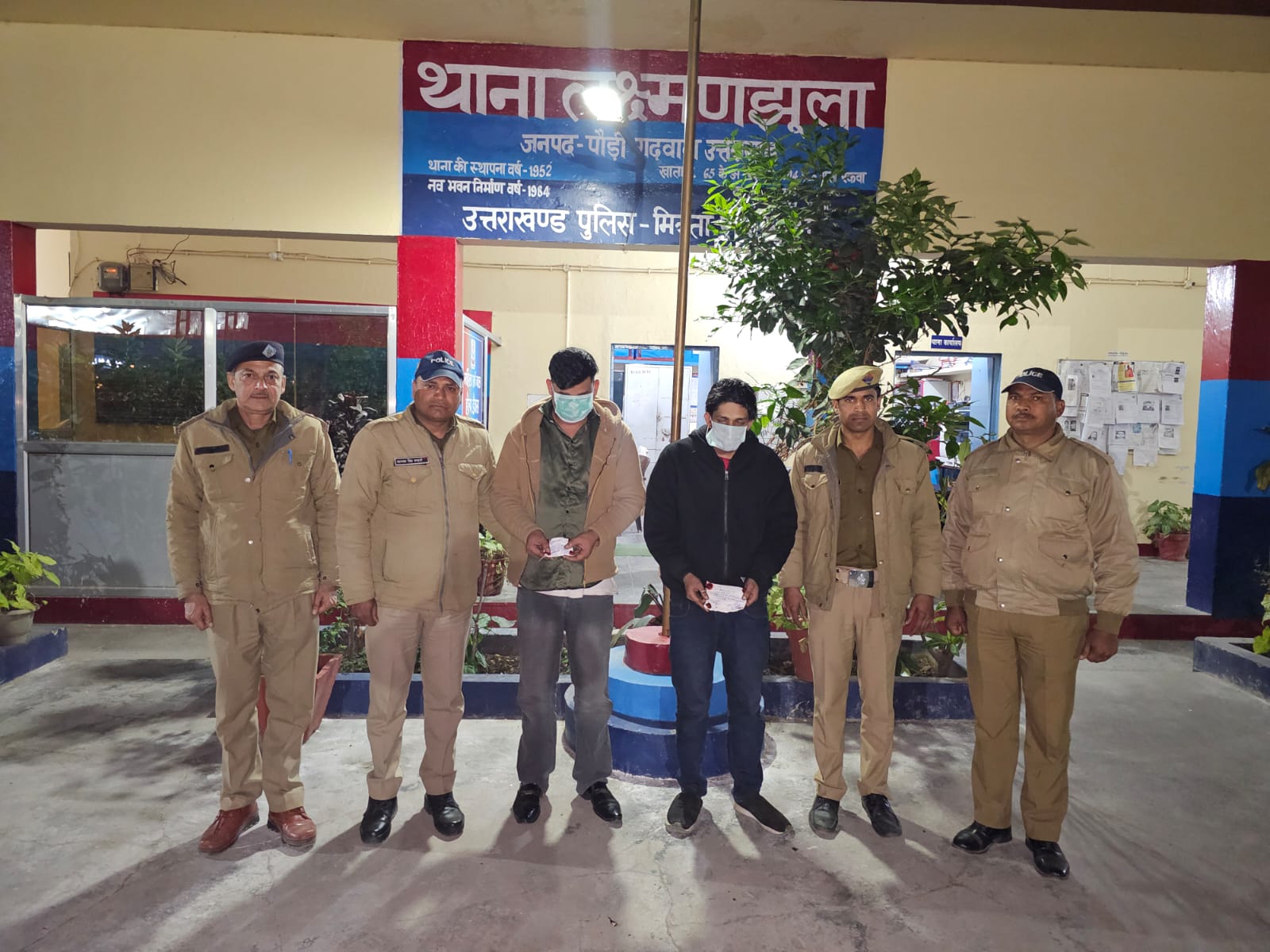 यात्रियों व स्थानीय युवाओं को बनाने वाले थे नशे का शिकार, पुलिस की सक्रियता से साजिश हुई नाकाम।