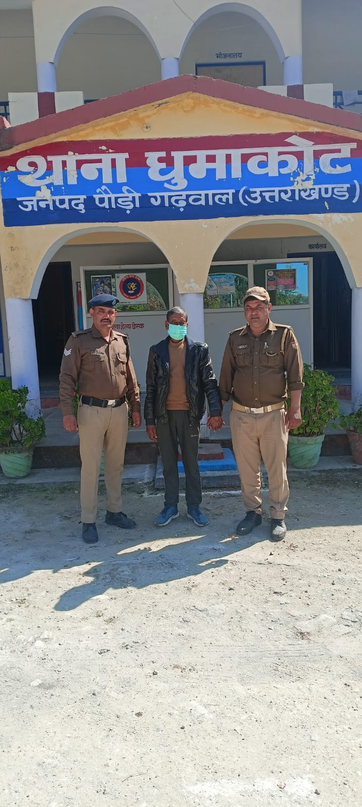 थाना प्रभारियों को प्रभावी निरोधात्मक कार्यवाही करने के साथ-साथ मा0 न्यायालय से प्राप्त गैर जमानती वारण्ट (N.B.W) की शत प्रतिशत तामील कर अभियुक्तो को गिरफ्तार कर मा0 न्यायालय के समक्ष पेश किये जाने हेतु निर्देश दिये हैं