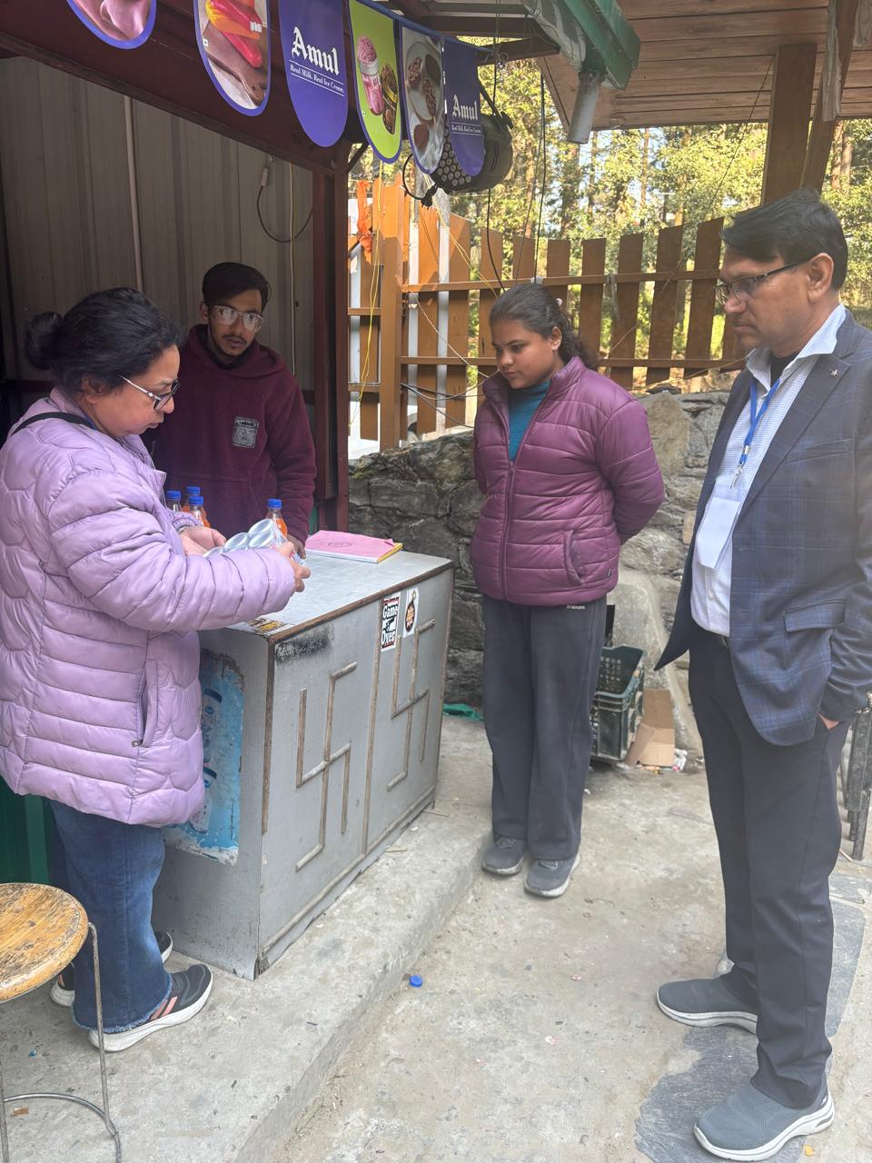 होली पर्व को देखते हुए जनपद में खाद्य पदार्थों की गुणवत्ता सुनिश्चित करने के लिए खाद्य संरक्षा एवं औषधि प्रशासन ने विशेष अभियान चलाया है।