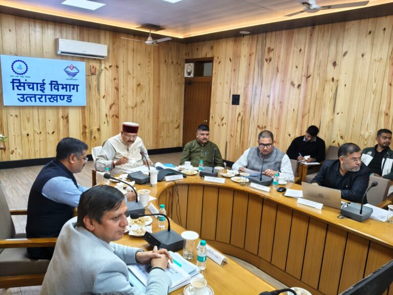 हरिद्वार में 2027 में होने वाले अर्ध कुंभ मेले को देखते हुए नदियों का चैनेलाइजेशन, स्ट्रांम वाटर मास्टर ड्रेनेज सिस्टम का कार्य समयबद्ध ढंग से किया जाये। विभागीय कार्यों में तेजी लाने के साथ-साथ गुणवत्ता का विशेष ध्यान रखते हुए खाली पड़े पदों को भी शीघ्रता से भरा जाये।