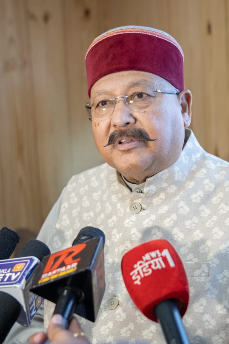 प्रदेश के कैबिनेट मंत्री और वरिष्ठ भाजपा नेता सतपाल महाराज ने कहा है कि कांग्रेस और उनके नेताओं का काम हमेशा से ही देश एवं प्रदेश की जनता को बर्गलाने का रहा है।