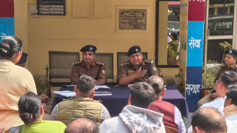 रंगों के त्यौहार को शांतिपूर्ण एवं सौहार्दपूर्ण वातावरण में सम्पन्न कराने हेतु विभिन्न थाना क्षेत्रों में किया गया पुलिस द्वारा जन संवाद