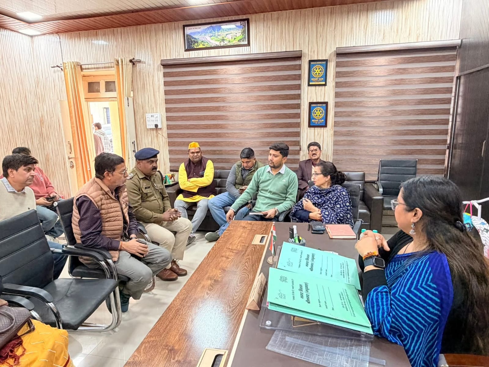 निगम कार्यालय में हुई अहम बैठक, मेयर आरती भंडारी ने नागरिकों से मांगा सहयोग