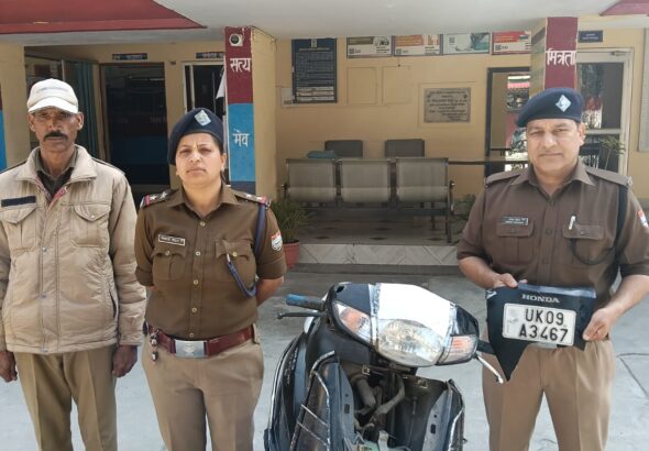 नम्बर प्लेट हटाकर चला रहा था चोरी की स्कूटी, मौज-मस्ती के लिए करता था वाहन चोरी