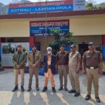पुलिस मुख्यालय द्वारा संचालित सत्यापन हेतु “ऑपरेशन क्रैकडाउन” अभियान को वरिष्ठ पुलिस अधीक्षक पौड़ी श्री सर्वेश पंवार के कुशल निर्देशन में जनपद पुलिस द्वारा गंभीरता से लिया जा रहा है जिसके तहत अभियान को प्रभावी बनाने हेतु जनपद में कई पुलिस टीमों का गठन किया गया है।