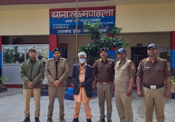 पुलिस मुख्यालय द्वारा संचालित सत्यापन हेतु “ऑपरेशन क्रैकडाउन” अभियान को वरिष्ठ पुलिस अधीक्षक पौड़ी श्री सर्वेश पंवार के कुशल निर्देशन में जनपद पुलिस द्वारा गंभीरता से लिया जा रहा है जिसके तहत अभियान को प्रभावी बनाने हेतु जनपद में कई पुलिस टीमों का गठन किया गया है।