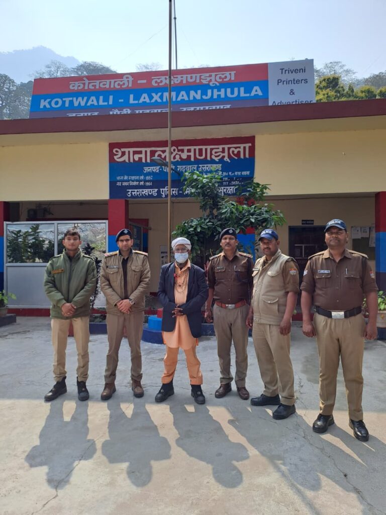 पुलिस मुख्यालय द्वारा संचालित सत्यापन हेतु “ऑपरेशन क्रैकडाउन” अभियान को वरिष्ठ पुलिस अधीक्षक पौड़ी श्री सर्वेश पंवार के कुशल निर्देशन में जनपद पुलिस द्वारा गंभीरता से लिया जा रहा है जिसके तहत अभियान को प्रभावी बनाने हेतु जनपद में कई पुलिस टीमों का गठन किया गया है।