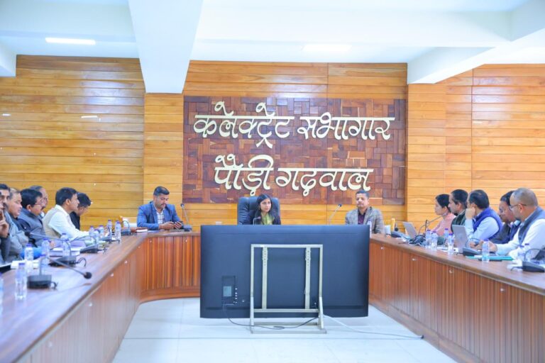 जिलाधिकारी ने उत्पादन के साथ मार्केट लिंकेज, कोल्ड स्टोरेज व कृषि एलाइड सेक्टरों पर फोकस करने के दिए निर्देश