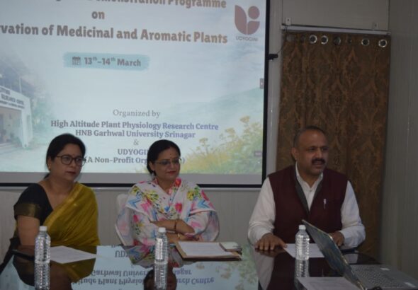 हिमालयी क्षेत्र की बहुमूल्य वनस्पति संपदा को बचाने और आधुनिक तकनीक से किसानों की आय बढ़ाने के उद्देश्य से श्रीनगर में एक महत्वपूर्ण पहल की गई है।