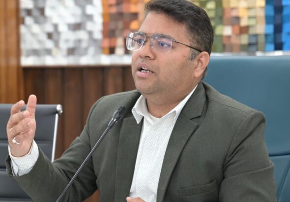 जिलाधिकारी विशाल मिश्रा की अध्यक्षता में जिला कार्यालय सभागार में आगामी सोमवार (23 मार्च) को आयोजित होने वाला जनता दरबार/ जन संवाद कार्यक्रम अपरिहार्य कारणों से स्थगित कर दिया गया है।