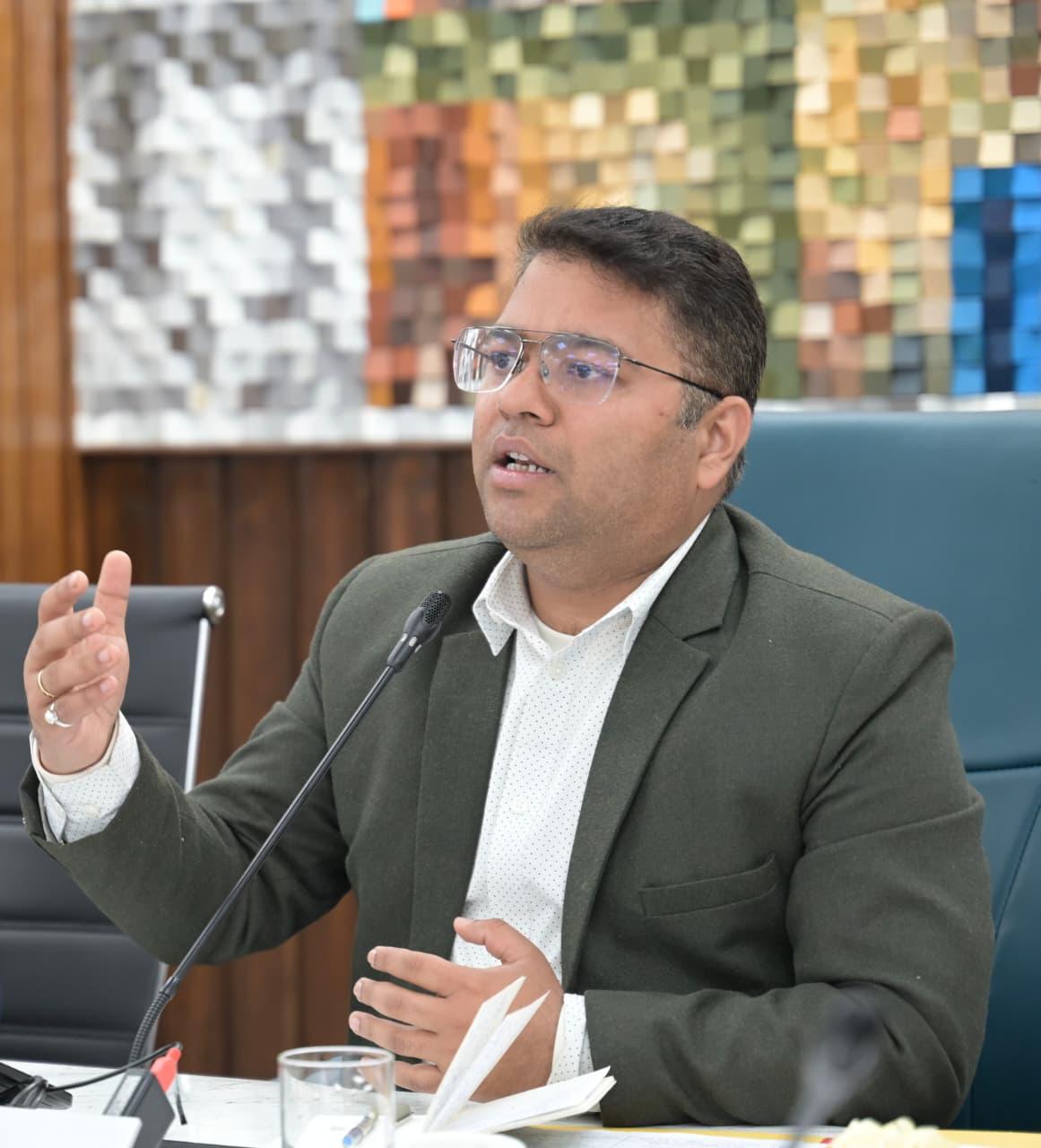 जिलाधिकारी विशाल मिश्रा की अध्यक्षता में जिला कार्यालय सभागार में आगामी सोमवार (23 मार्च) को आयोजित होने वाला जनता दरबार/ जन संवाद कार्यक्रम अपरिहार्य कारणों से स्थगित कर दिया गया है।