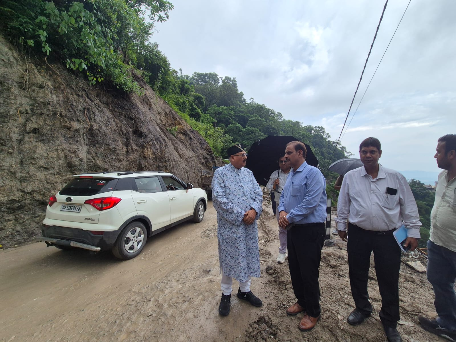 : #SatpalMaharaj #MussoorieRoad #PaniWalaBend #PWDUttarakhand #BridgeConstruction #HimwantPatrika #UttarakhandNews #DehradunMussoorieRoad