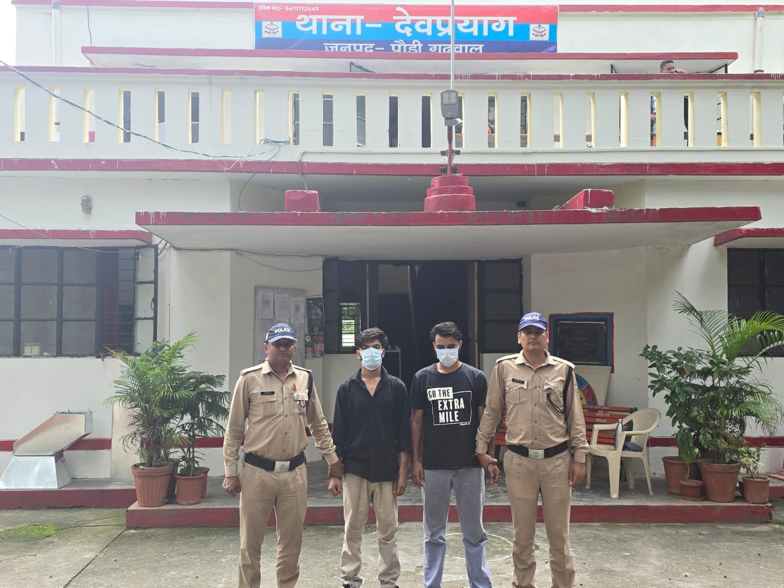 पौड़ी पुलिस का एक्शन: देवप्रयाग में 10.33 ग्राम स्मैक के साथ दो तस्कर गिरफ्तार, कार सीज